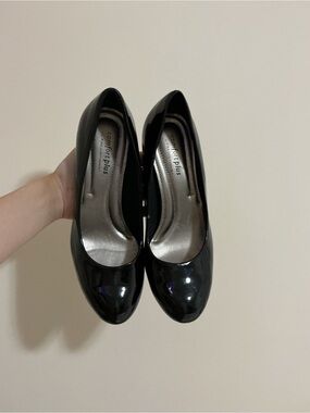 comfort plus by Predictions Black Patent Round Toe Dress Pumps